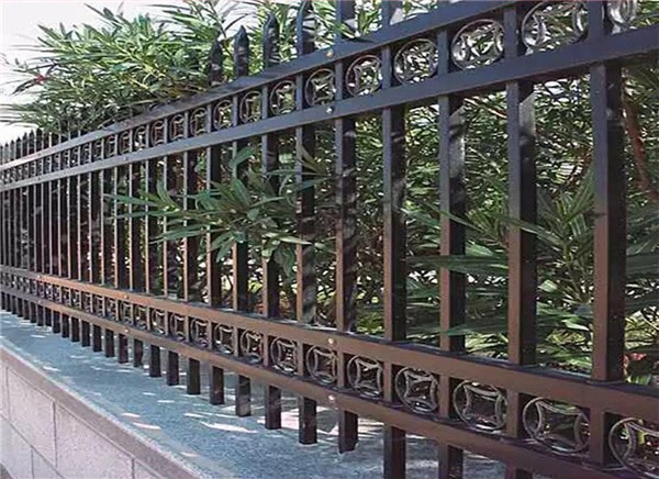 湖北四橫桿金錢花鐵藝圍欄組裝欄桿