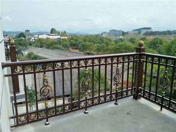 陽臺欄桿鋁藝
